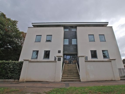 Flat to rent in Pittville Circus Road, Cheltenham GL52