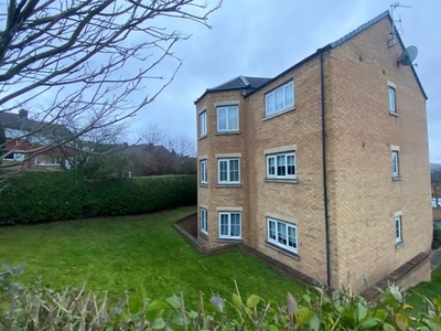 Flat to rent in Post Hill Gardens, Pudsey LS28