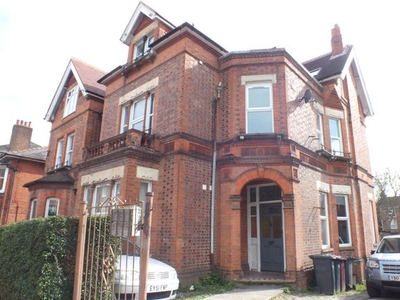 Flat to rent in Russell Street, Reading, Berkshire RG1