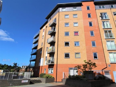 Flat to rent in Sail House, Ship Wharf, Colchester CO2
