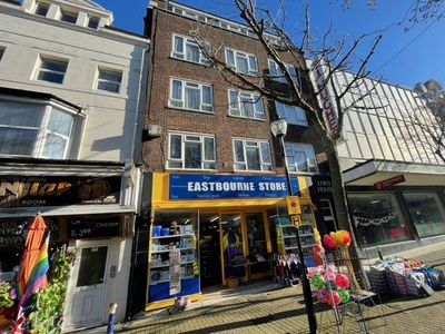 Flat to rent in Terminus Road, Eastbourne BN21