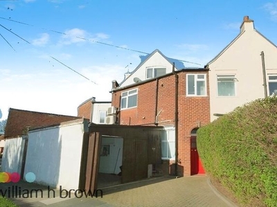 Maisonette to rent in Greenway, Frinton-On-Sea CO13