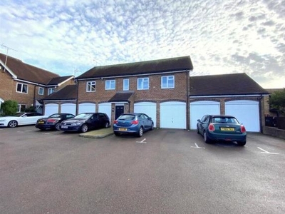 Maisonette to rent in Kennedy Close, London Colney, St Albans AL2