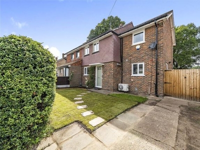 Property to rent in Hawthorn Road, Hook Heath, Woking GU22