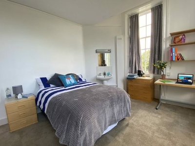 Room to rent in Fenham Hall Drive, Fenham, Newcastle Upon Tyne NE4