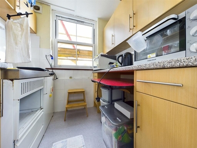 Studio apartment for rent in 70 Shaftestbury Road, Brighton, BN1