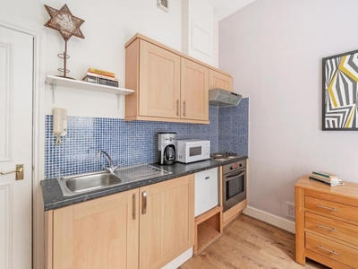 Studio apartment for rent in Collingham Place London SW5