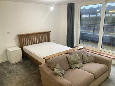 Studio apartment for rent in Davaar House, Ferry Court, Cardiff, CF11