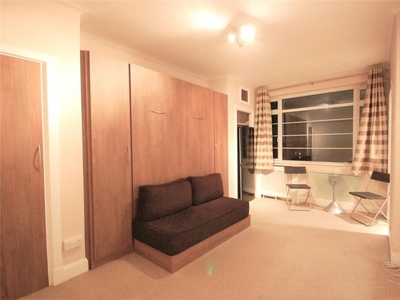 Studio apartment for rent in Du Cane Court, Balham High Road, London, SW17