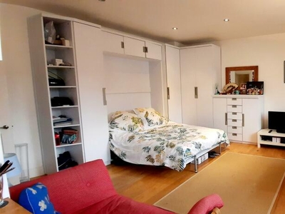 Studio apartment for rent in Netherwood Road, Brook Green, LONDON, W14