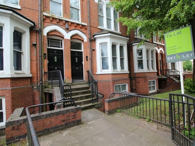 Studio flat for rent in Evington Road, Leicester, LE2