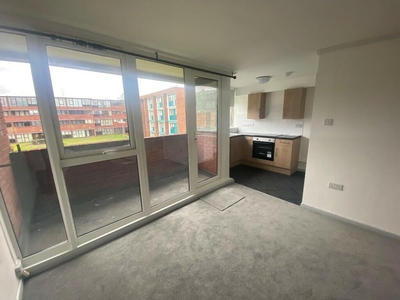 Studio flat for rent in Meynell House, Browns Green, Birmingham, B20