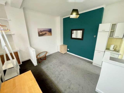 Studio flat for rent in Springfield Road, Brighton, BN1