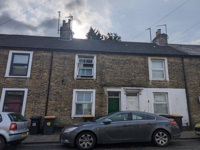 Terraced house to rent in Commercial Road, Bedford MK40