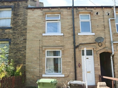 Terraced house to rent in Cross Lane, Newsome, Huddersfield HD4