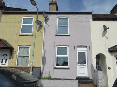 Terraced house to rent in Kent Road, Lowestoft NR32