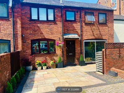 Terraced house to rent in Kings Court, Chester CH1