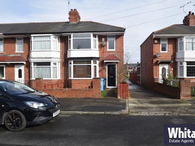 Terraced house to rent in Louis Drive, Hull HU5