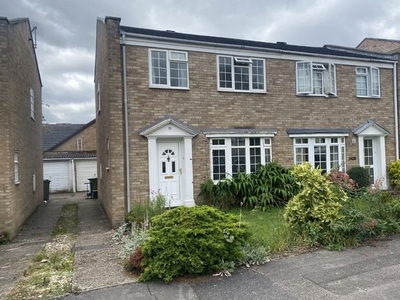 Terraced house to rent in Lynwood, Guildford GU2