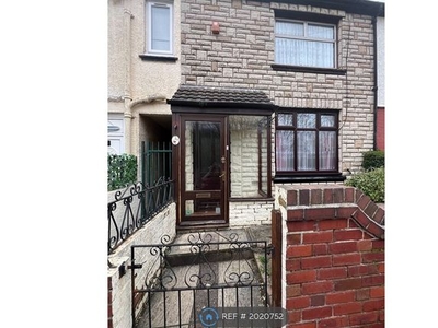 Terraced house to rent in Railway Street, West Bromwich B70