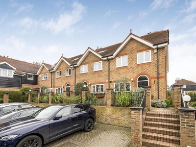 Town house for sale in Harvest Lane, Thames Ditton KT7