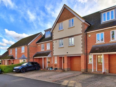 Town house for sale in Rectory Close, Wokingham RG40