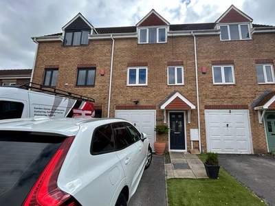 Town house to rent in Scholars Way, Mansfield NG18
