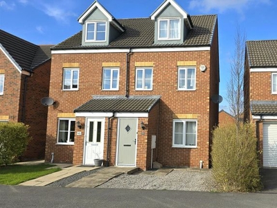 Town house to rent in The Rings, Ingleby Barwick, Stockton-On-Tees TS17
