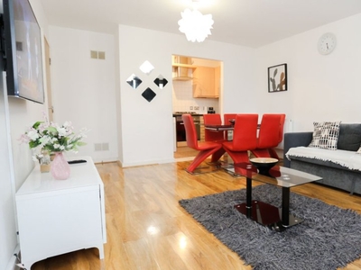 Stylish 2 Bedroom House with Balcony in Greenwich, London