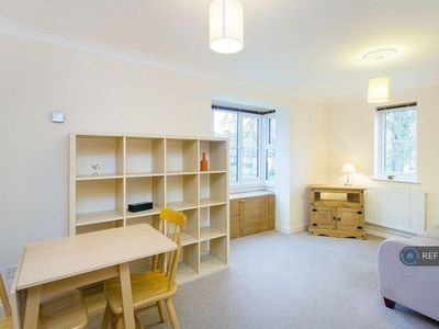 1 bedroom flat for rent in Beechwood Grove, London, W3