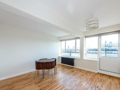 1 bedroom flat for rent in Churchill Gardens, Pimlico, London, SW1V