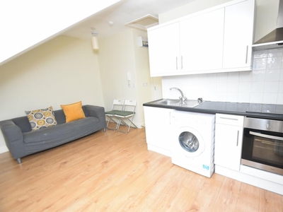 1 bedroom flat for rent in Connaught Road, Roath, Cardiff, CF24