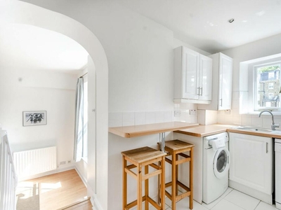 1 bedroom flat for rent in Courtfield Gardens, South Kensington, London, SW5