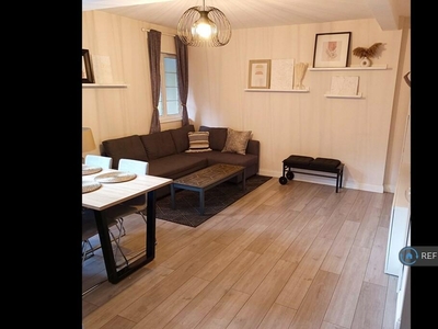 1 bedroom flat for rent in Edith Villas, London, W14