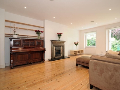 1 bedroom flat for rent in Haslemere Road Crouch End N8