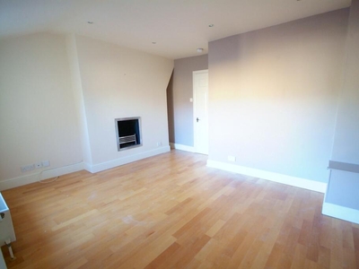 1 bedroom flat for rent in Maple Road, Surbiton, London, KT6