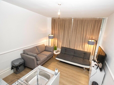1 bedroom flat for rent in Middle Street, BN1