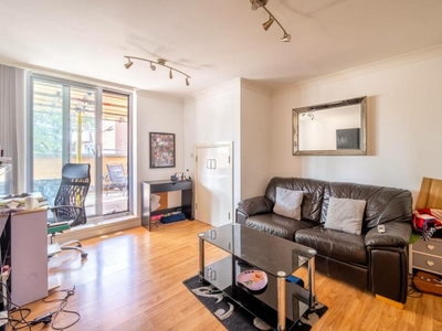 1 bedroom flat for rent in North End Road, Barons Court, London, W14