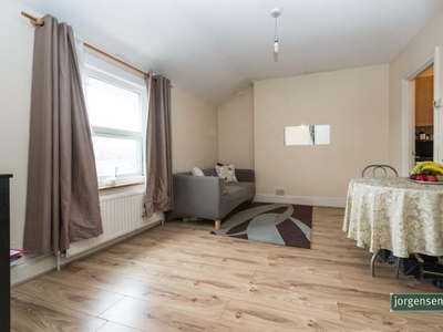 1 bedroom flat for rent in Oaklands Grove, Shepherds Bush, London, W12