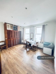 1 bedroom flat for rent in West Street, Brighton, BN1