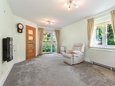 1 Bedroom Retirement Apartment – Purpose Built For Sale in Edenbridge, Kent