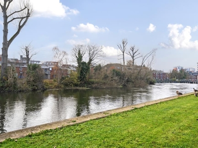 2 Bed Flat/Apartment For Sale in Central Reading, Access to Town Centre/The Oracle and Reading Station, RG1 - 5259057