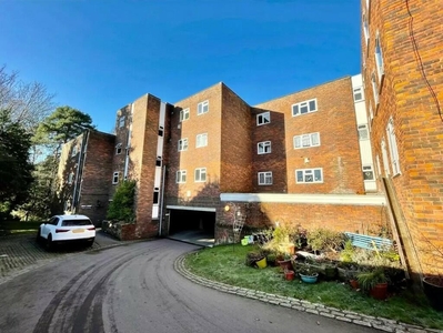 2 bedroom apartment for rent in Branksome Wood Road, Bournemouth, BH4
