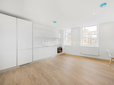 2 bedroom apartment for rent in Finchley Road, Golders Green, NW11