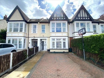 2 bedroom apartment to rent Southend-on-sea, SS0 8AD