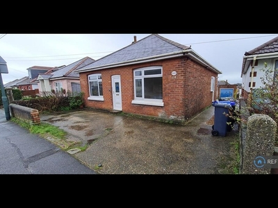 2 bedroom bungalow for rent in Kinson Road, Bournemouth, BH10