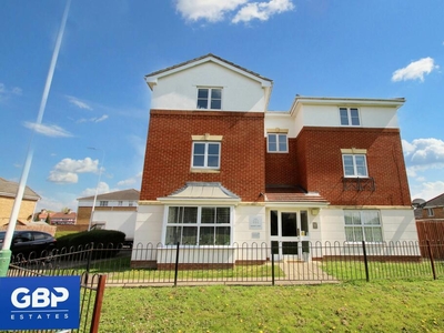 2 bedroom flat for rent in Bancroft Chase, Hornchurch, RM12