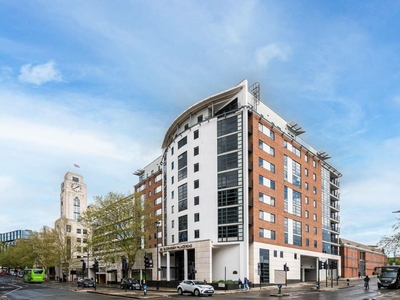 2 bedroom flat for rent in Buckingham Palace Road, Pimlico, London, SW1W
