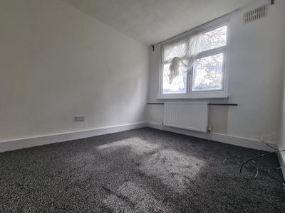 2 bedroom flat for rent in Fortunegate Road, London, NW10