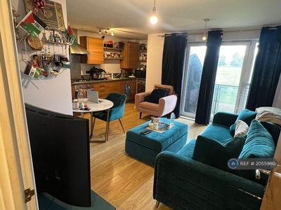 2 bedroom flat for rent in Medici Close, Ilford, IG3
